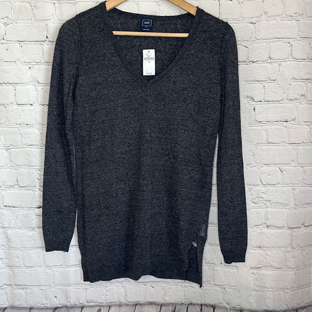 Gap Gray Long Sleeve Women’s Lightweight V neck Sweater size xs NEW Linen Blend